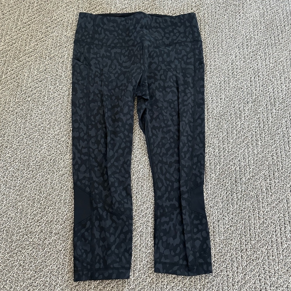 Lululemon Black Cheetah Cropped Leggings - Size 10